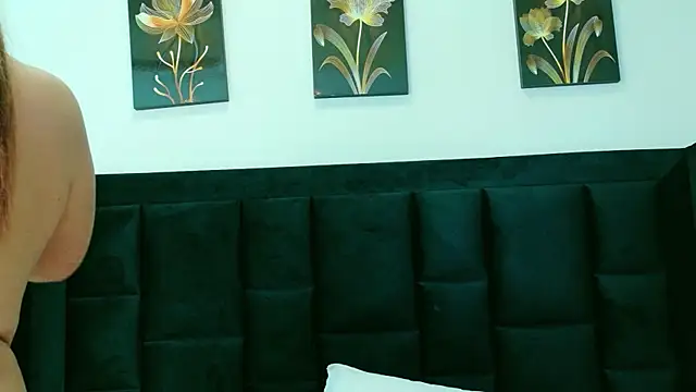 Snapshot of mamaneedsfun chatting on 10-28-25, 01:09 mamaneedsfun online show from 10-28-25, 01:09