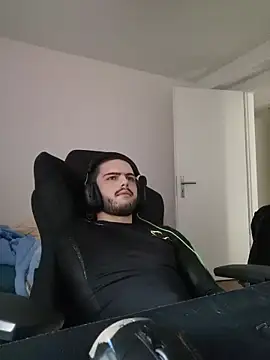 EyesNeverLies online show from 10-31-25, 07:42