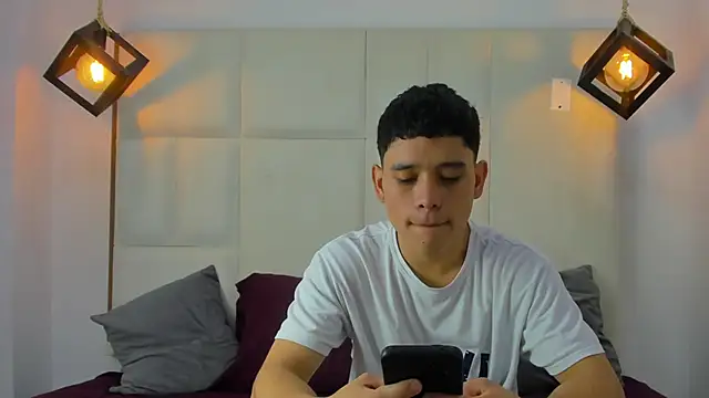 Snapshot of aron_twink66 chatting on 09-12-25, 01:33 aron twink66 online show from 09-12-25, 01:33