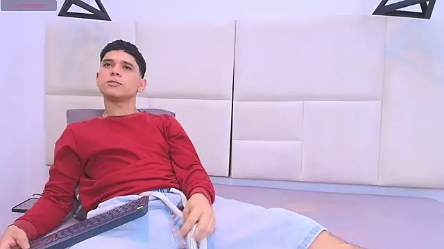 Snapshot of aron_twink66 chatting on 09-24-25, 03:15 aron twink66 online show from 09-24-25, 03:15