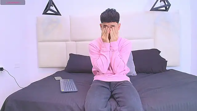 Snapshot of aron_twink66 chatting on 09-25-25, 02:32 aron twink66 online show from 09-25-25, 02:32