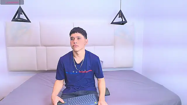 Snapshot of aron_twink66 chatting on 09-27-25, 02:22 aron twink66 online show from 09-27-25, 02:22