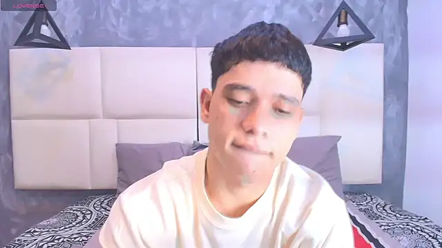 Snapshot of aron_twink66 chatting on 10-03-25, 02:47 aron twink66 online show from 10-03-25, 02:47