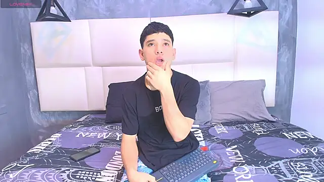 Snapshot of aron_twink66 chatting on 10-06-25, 03:09 aron twink66 online show from 10-06-25, 03:09