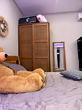 Snapshot of MissBinx chatting on 10-22-25, 11:32 MissBinx online show from 10-22-25, 11:32