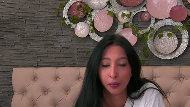 VannyFoxx online show from 04-10-26, 02:11