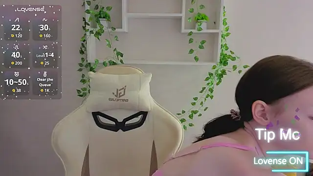 Snapshot of Jennie_Hunter chatting on 12-05-25, 09:40 Jennie Hunter online show from 12-05-25, 09:40