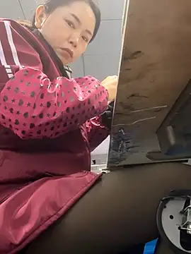 Snapshot of DHJM168 chatting on 12-22-25, 12:18 DHJM168 online show from 12-22-25, 12:18