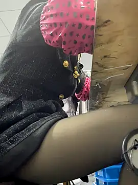 Snapshot of DHJM168 chatting on 12-23-25, 12:19 DHJM168 online show from 12-23-25, 12:19