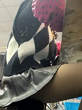 Snapshot of DHJM168 chatting on 01-09-26, 01:08 DHJM168 online show from 01-09-26, 01:08