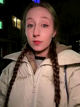 FroggyAnna online show from 12-16-25, 07:41