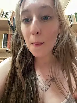 Snapshot of FroggyAnna chatting on 05-08-26, 04:23 FroggyAnna online show from 05-08-26, 04:23