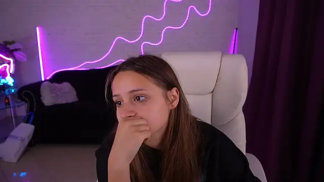 Snapshot of AnnaPearl chatting on 10-05-25, 08:18 AnnaPearl online show from 10-05-25, 08:18