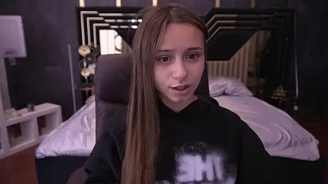 Snapshot of AnnaPearl chatting on 10-15-25, 08:09 AnnaPearl online show from 10-15-25, 08:09