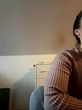 Snapshot of TheNaturalistX chatting on 11-17-25, 11:38 TheNaturalistX online show from 11-17-25, 11:38