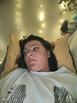 Snapshot of caperucita1807 chatting on 10-17-25, 08:33 caperucita1807 online show from 10-17-25, 08:33