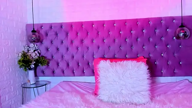 Snapshot of Scarlet_Monroee chatting on 09-24-25, 03:21 Scarlet Monroee online show from 09-24-25, 03:21