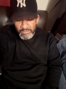 Snapshot of Cruz1522 chatting on 11-22-25, 11:31 Cruz1522 online show from 11-22-25, 11:31