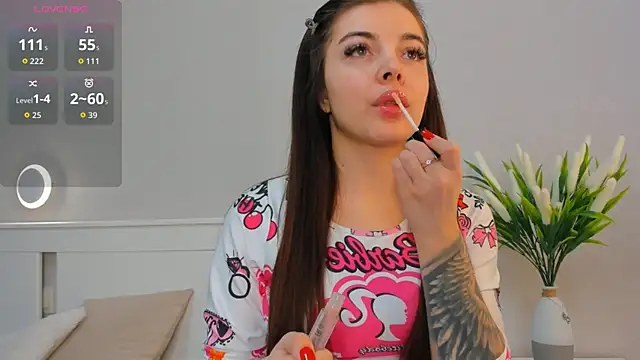 Snapshot of AuroraVice chatting on 11-05-25, 06:24 AuroraVice online show from 11-05-25, 06:24