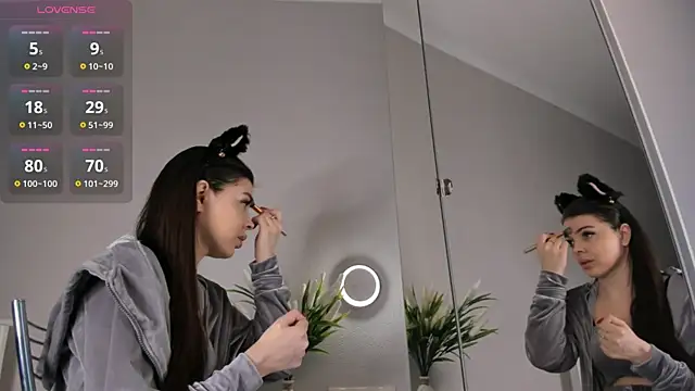 Snapshot of AuroraVice chatting on 11-24-25, 06:24 AuroraVice online show from 11-24-25, 06:24