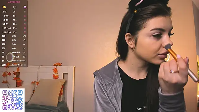 Snapshot of AuroraVice chatting on 12-05-25, 06:22 AuroraVice online show from 12-05-25, 06:22