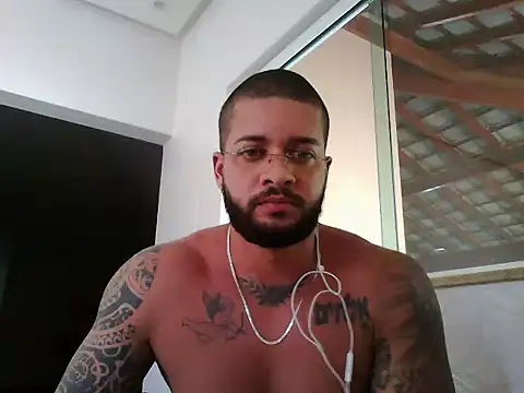 Snapshot of Mitt1993b chatting on 09-19-25, 05:02 Mitt1993b online show from 09-19-25, 05:02