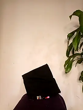 Liahdiaz  online show from 12-18-25, 04:13