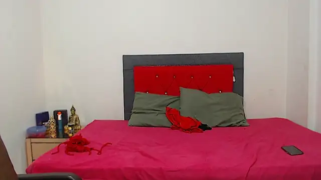 Snapshot of miawhithee chatting on 10-11-25, 10:30 miawhithee online show from 10-11-25, 10:30