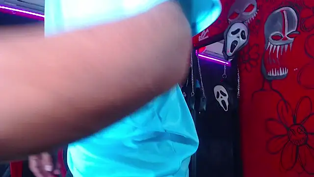 Snapshot of dante_hellsingx chatting on 11-25-25, 12:10 dante hellsingx online show from 11-25-25, 12:10