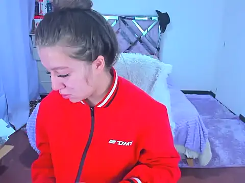 Luna Analya online show from 10-23-25, 10:36