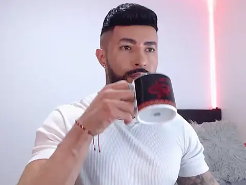 andrea de lucaa online show from 10-22-25, 04:02