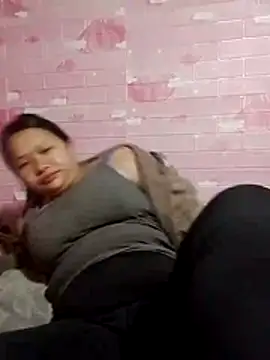 Snapshot of girl-babi chatting on 04-30-26, 01:23 girl-babi online show from 04-30-26, 01:23