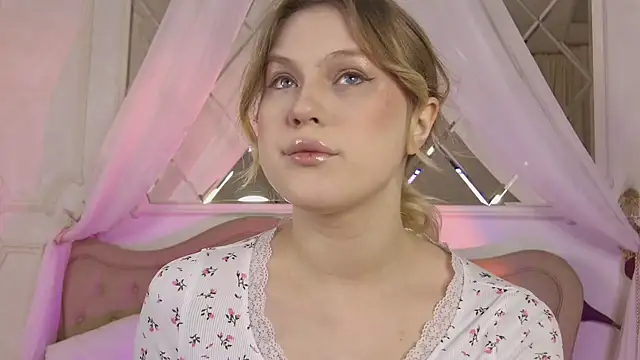 Snapshot of CaitlinSugar chatting on 05-12-26, 04:42 CaitlinSugar online show from 05-12-26, 04:42
