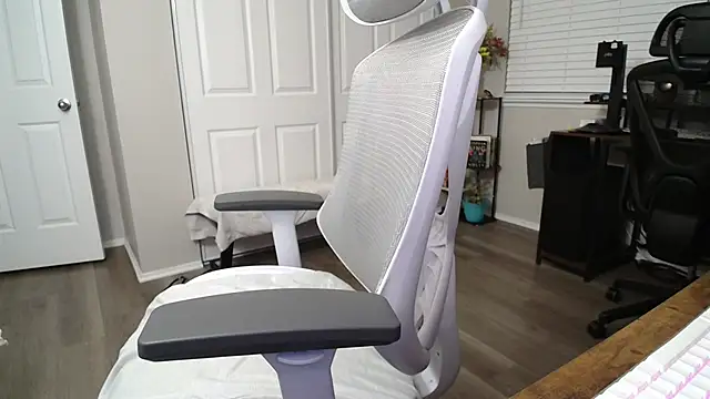 Snapshot of SHEILYN_ chatting on 09-17-25, 09:55 SHEILYN online show from 09-17-25, 09:55