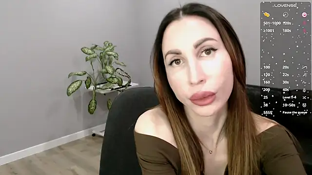 Ella Sea online show from 11-18-25, 06:51