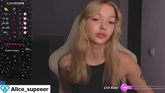 Snapshot of Alice_super_ chatting on 09-11-25, 01:33 Alice super online show from 09-11-25, 01:33
