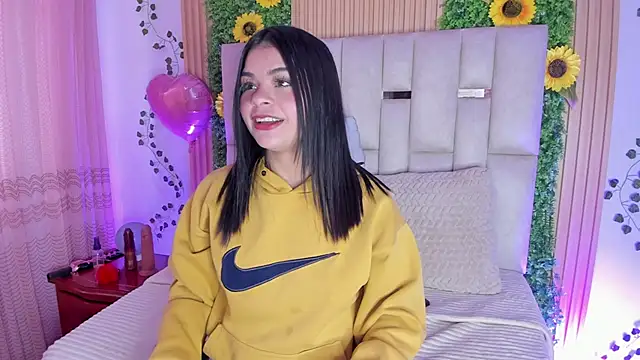 Snapshot of Jade_Nmm chatting on 09-25-25, 01:15 Jade Nmm online show from 09-25-25, 01:15