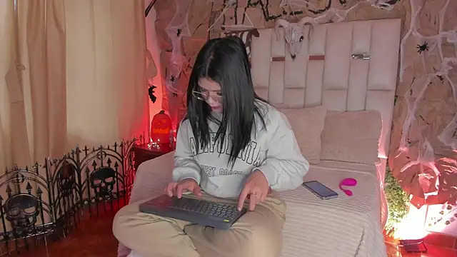 Snapshot of Jade_Nmm chatting on 10-31-25, 12:06 Jade Nmm online show from 10-31-25, 12:06