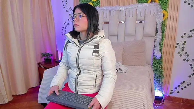 Snapshot of Jade_Nmm chatting on 11-21-25, 12:59 Jade Nmm online show from 11-21-25, 12:59