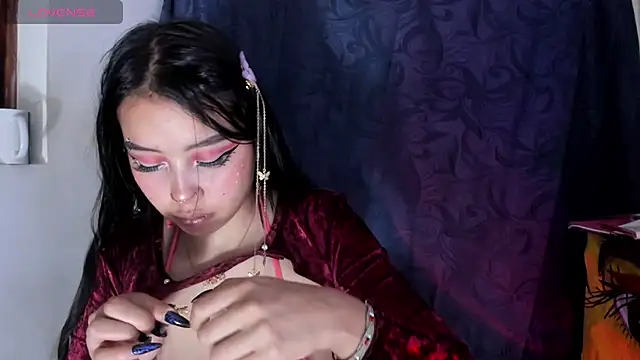 Snapshot of Viioleett_cum chatting on 10-31-25, 02:51 Viioleett cum online show from 10-31-25, 02:51