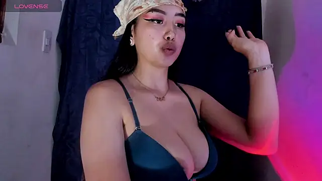 Snapshot of Viioleett_cum chatting on 11-18-25, 04:22 Viioleett cum online show from 11-18-25, 04:22