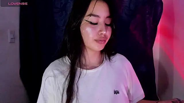 Snapshot of Viioleett_cum chatting on 12-04-25, 04:05 Viioleett cum online show from 12-04-25, 04:05