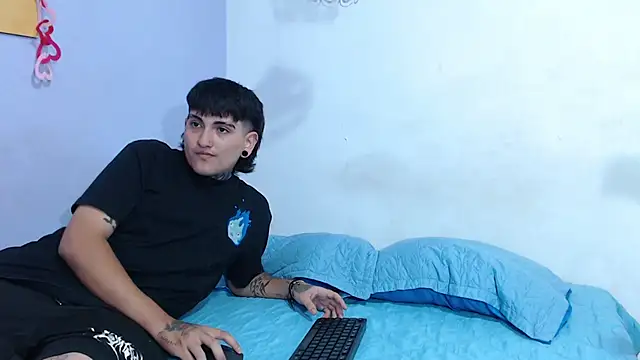 onixandghosty1 online show from 12-05-25, 06:59