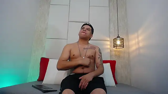 Dominic Taylor  online show from 09-10-25, 02:33