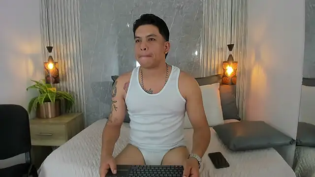 Dominic Taylor  online show from 10-24-25, 03:25