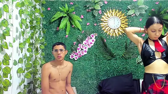 Snapshot of MielAndLeo chatting on 09-15-25, 08:36 MielAndLeo online show from 09-15-25, 08:36