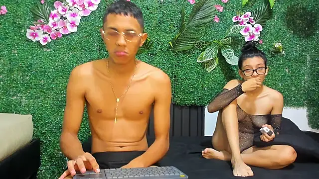 Snapshot of MielAndLeo chatting on 09-30-25, 06:07 MielAndLeo online show from 09-30-25, 06:07