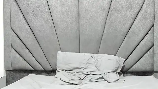 Snapshot of MielAndLeo chatting on 11-20-25, 01:22 MielAndLeo online show from 11-20-25, 01:22