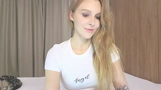 Brigitte Bardot online show from 09-22-25, 06:37