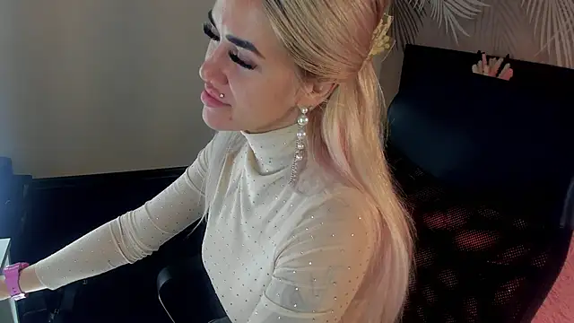 Kira Key online show from 11-02-25, 01:52